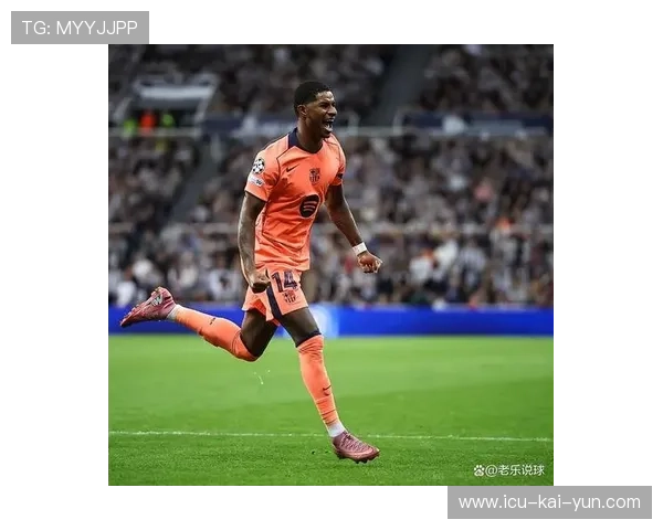 曼联定位球配合见效，拉什福德头球攻破禁区